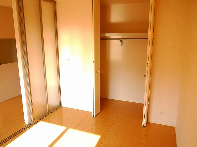 メゾンｅコート　Ａ棟の内装|ゆったり過ごせる居間です