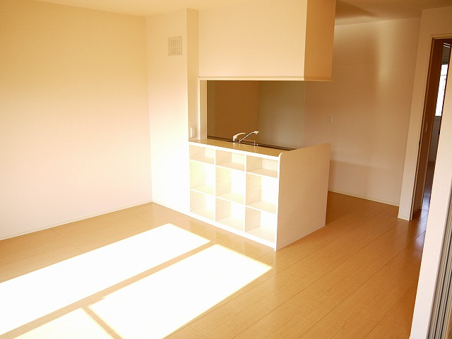 メゾンｅコート　Ａ棟の玄関|シンプルで使いやすい玄関です