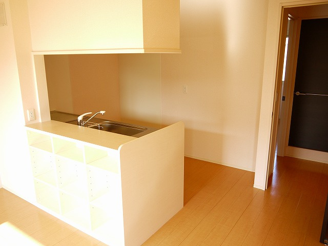 メゾンｅコート　Ａ棟の洋室|ゆったり過ごせるリビングです