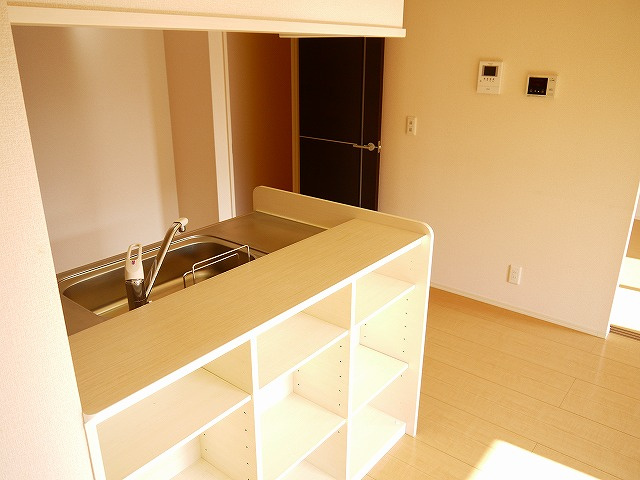 メゾンｅコート　Ａ棟の居間・リビング|ゆったりとした居間です