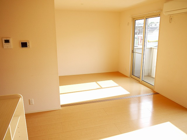 メゾンｅコート　Ａ棟の寝室|落ち着いた色調の寝室です