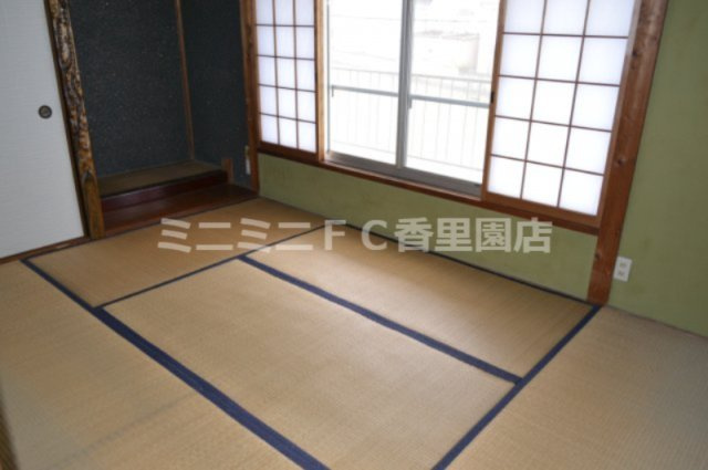 出口４丁目貸家の和室|床の間のある和室