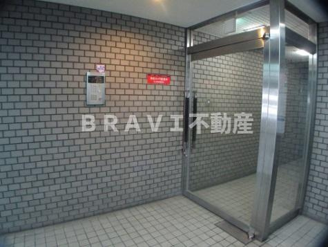 日宝ア・ラ・メゾン　BRAVI不動産のエントランス