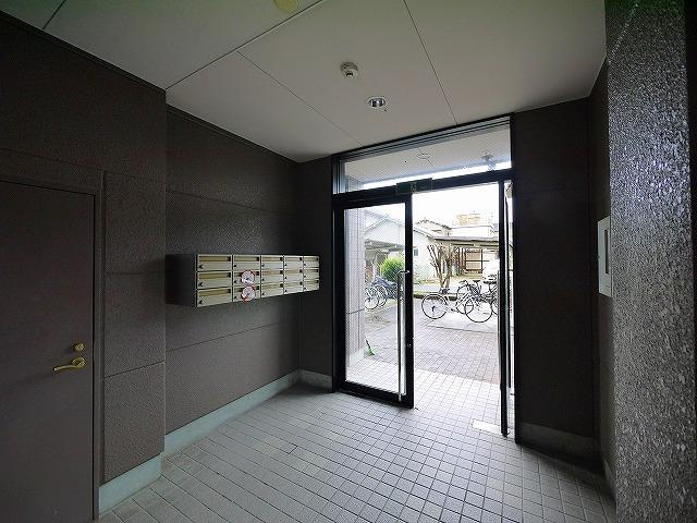 トウケンコーポ桜井南のエントランス|集合ポストがあります