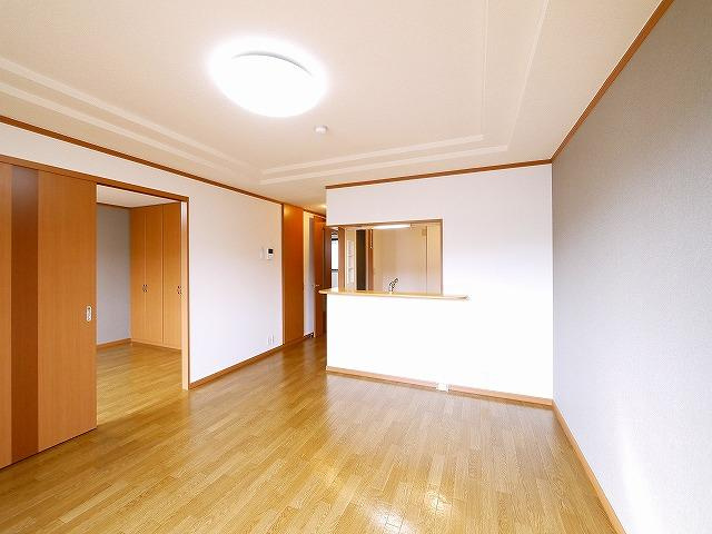 トウケンコーポ桜井南の居間・リビング|ゆったりとした居間です