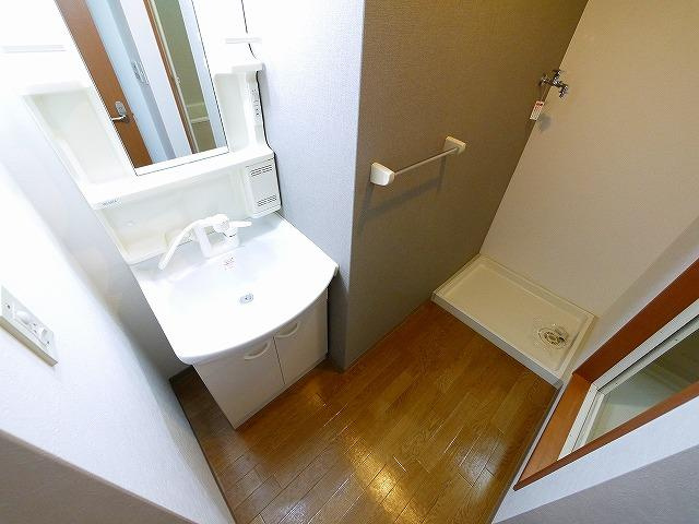 トウケンコーポ桜井南の洗面所|コンパクトで使いやすい洗面所