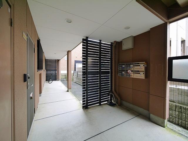 グレイス・ヴィラ（合場町）のエントランス|集合ポストがあります