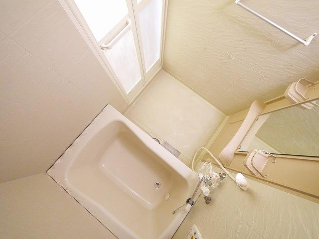 グレイス・ヴィラ（合場町）の浴室|コンパクトな浴室はお掃除もしやすいです