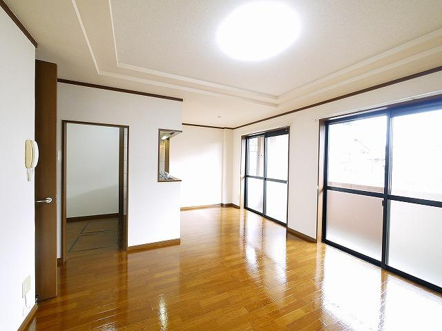 グレイス・ヴィラ（合場町）の内装|明るい色調の室内です