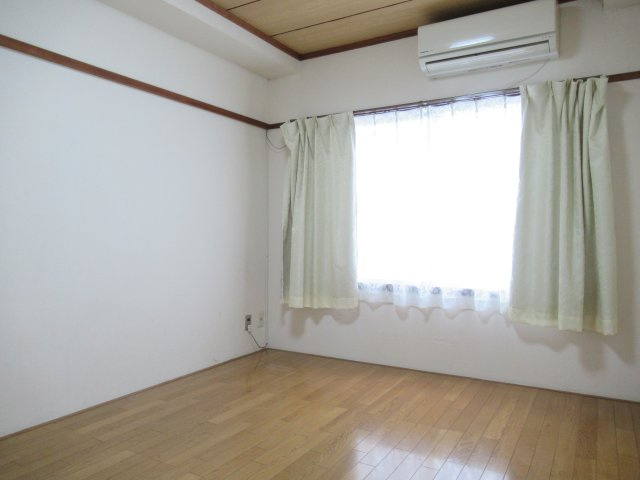 かおり荘の洋室