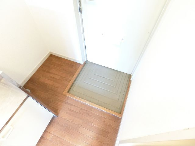 エステートピア汐之宮の玄関