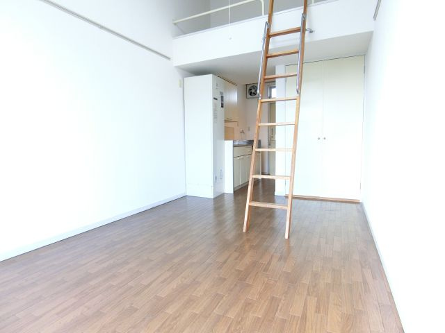 エステートピア汐之宮の居間・リビング