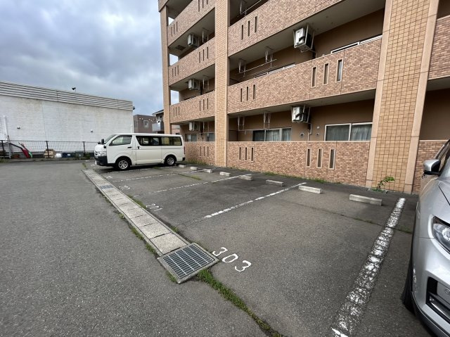 フォルク本宮の駐車場