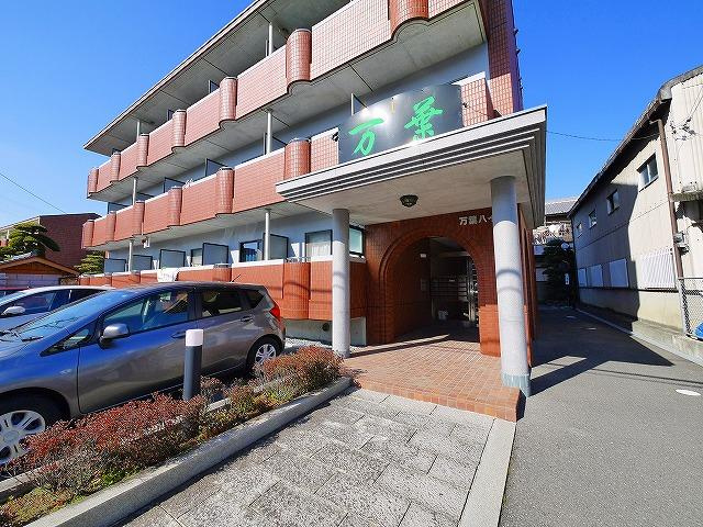 万葉Ⅰ（マンション万葉Ⅰ）のエントランス|毎日通るエントランスはこのようになっています