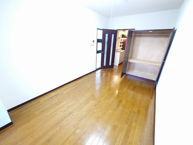 万葉Ⅰ（マンション万葉Ⅰ）の洋室|明るい洋室です