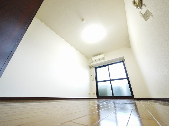 万葉Ⅰ（マンション万葉Ⅰ）の洋室|使い勝手のいい洋室です