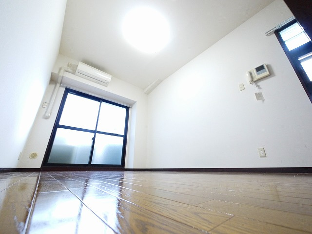 万葉Ⅰ（マンション万葉Ⅰ）の洋室|落ち着いた色調の洋室です