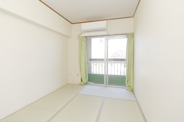 メゾン小岩の和室