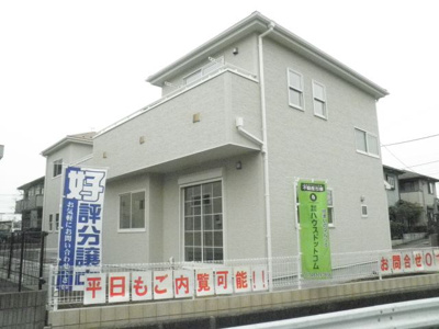 【外観】 | 白岡市　新白岡　新築戸建住宅　（全２棟）　１号棟　　 | 広々としたリビングに充実設備のキッチンを備えた4LDKがおすすめ！快適な室内と落ち着いた外観が魅力の平成29年3月築の物件♪駅から640mの新築一戸建で駅から近すぎず遠すぎず程良い立地です♪
