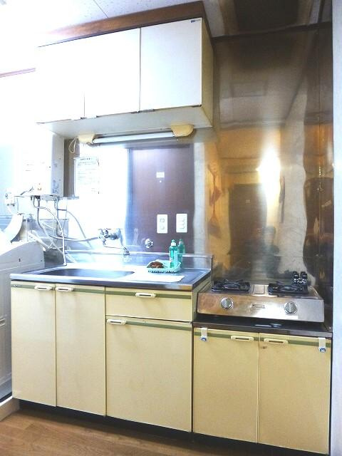 デュオ２４三筋のキッチン|２口ガスコンロ付の共同キッチンが２Ｆと３Ｆと２ヶ所あります