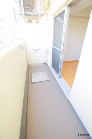 ONEROOFFLATTENJINBASHI(旧:シャルマンフジ天神橋)のバルコニー