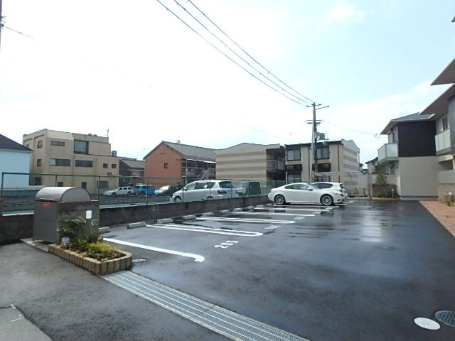 シャーメゾンいろは３の駐車場
