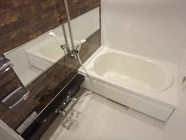 シャーメゾンいろは３の浴室