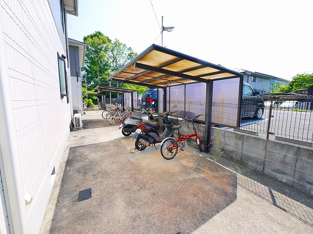 ピュアズ光台Bのその他共用部分|屋根付きの駐輪場です