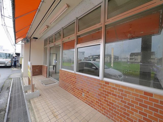 大西店舗（大安寺）のエントランス