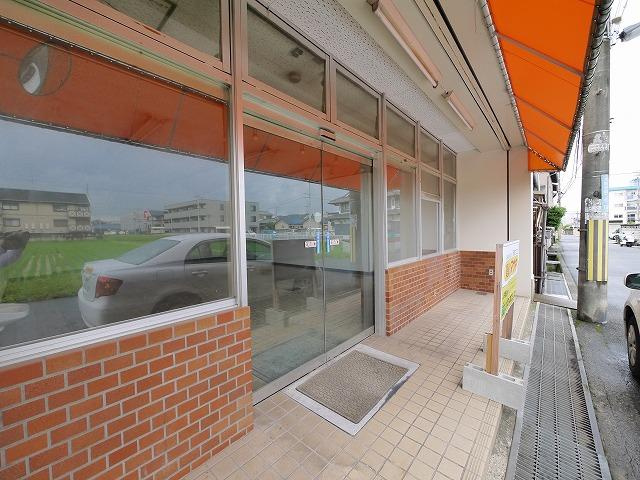 大西店舗（大安寺）のエントランス