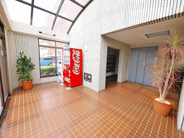 CENTURY・アスカⅡのエントランス|毎日通るエントランスはこのようになっています