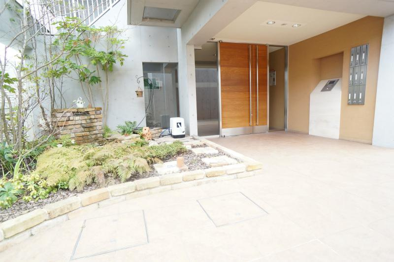 サンクラッソ中山寺駅前シェヴェールのエントランス