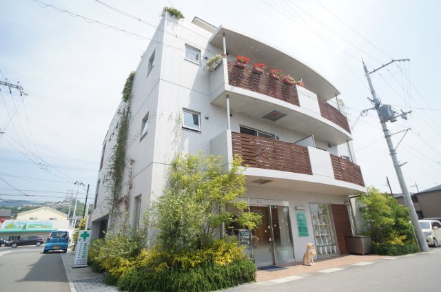 サンクラッソ中山寺駅前シェヴェールの外観