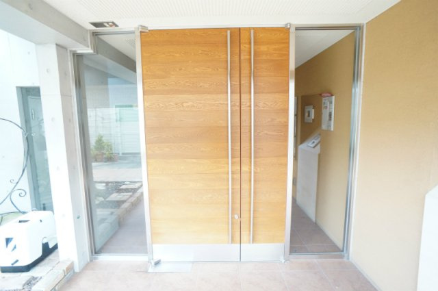 サンクラッソ中山寺駅前シェヴェールのエントランス