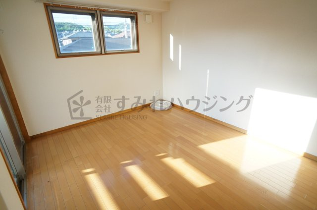 サンクラッソ中山寺駅前シェヴェールの居間・リビング