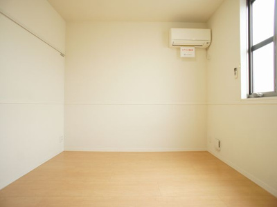 【寝室】 | ドルチェコートＣ | 1年中快適の過ごせるエアコン付きです♪