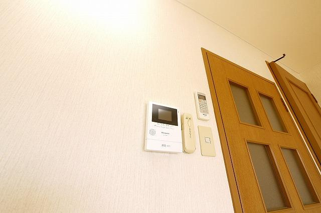 メゾン・ドゥ・クリヨンのセキュリティ|モニター付きインターホンです