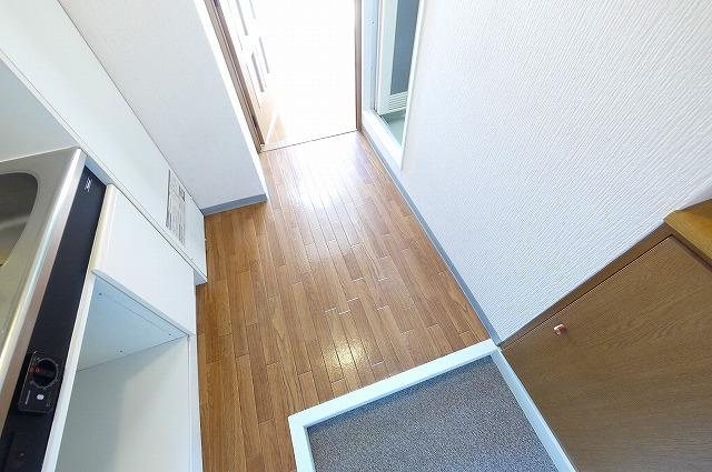 メゾン・ドゥ・クリヨンの玄関|収納もある玄関です