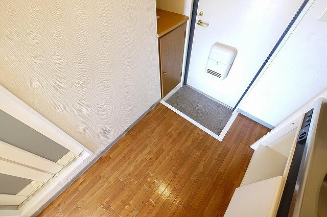 メゾン・ドゥ・クリヨンのキッチン|コンパクトなキッチンで掃除もラクラク