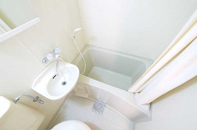 メゾン・ドゥ・クリヨンの浴室|ゆったり過ごせるお風呂です