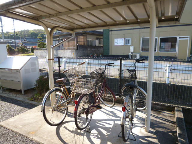 倉敷市徳芳のアパートのその他共用部分|自転車置き場