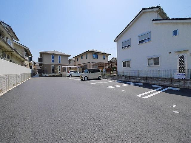 コージーコートB（三笠）の駐車場|駐車スペースもあります