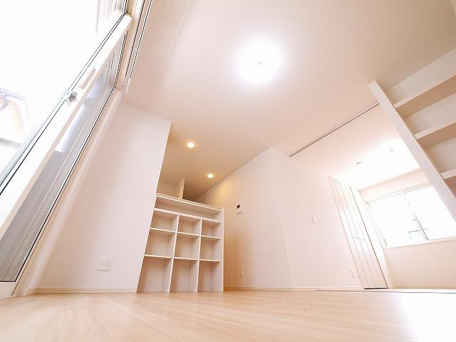 コージーコートB（三笠）の居間・リビング|使いやすい居間です