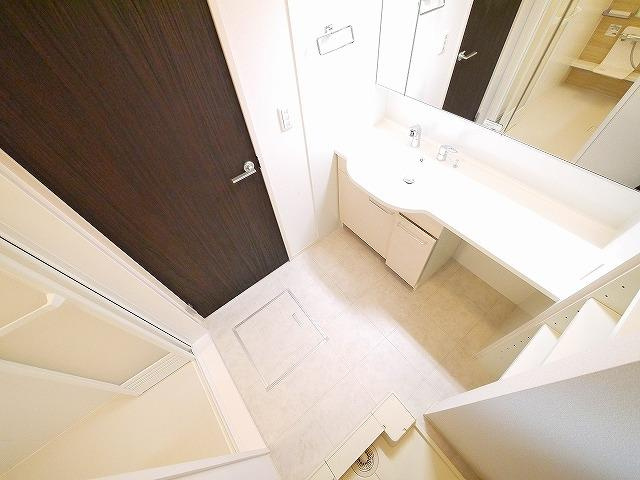 コージーコートB（三笠）の洗面所|脱衣スペースもあります