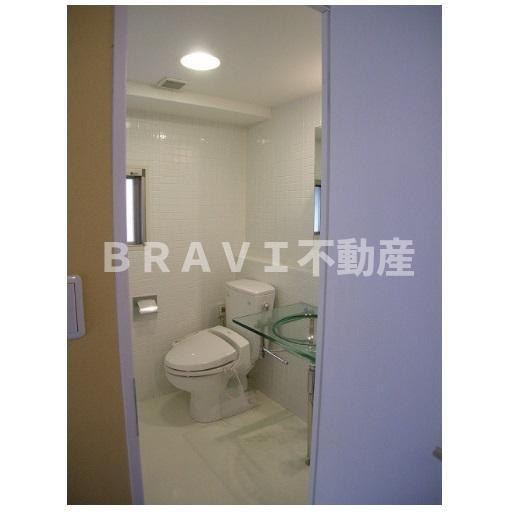 フローライト長堀橋　BRAVI不動産のトイレ|【フローライト長堀橋】清潔感のあるトイレです