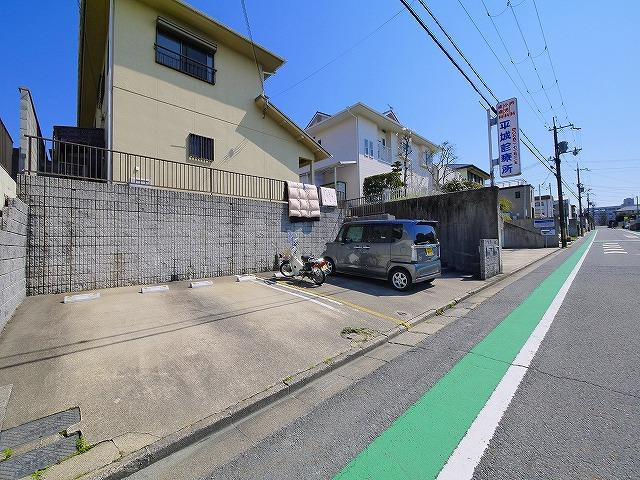 ビューテラス高の原の駐車場