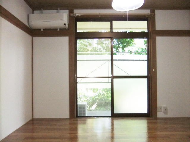 ハウスアオヤマの洋室