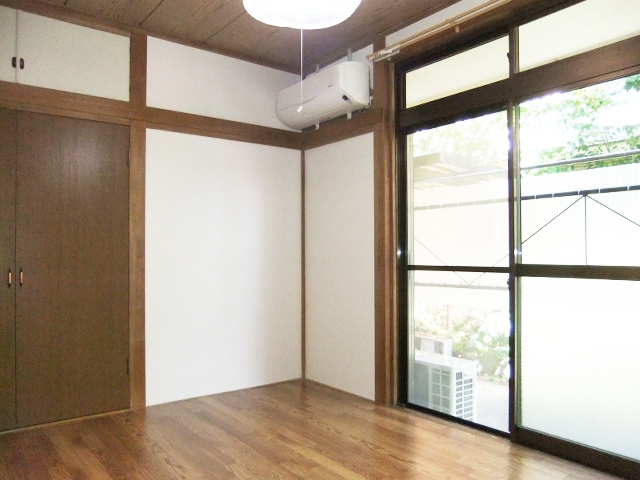 ハウスアオヤマの洋室