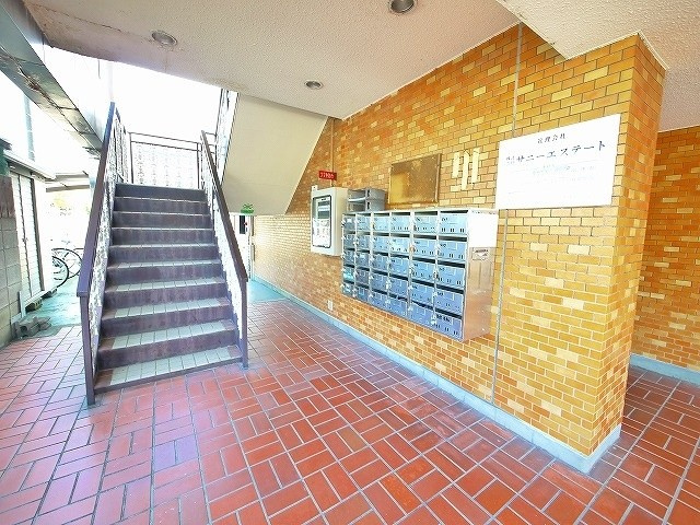 奈良アサカハイツのエントランス|キレイな共有スペース。