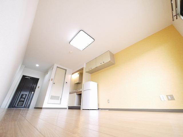 奈良アサカハイツの内装|明るい洋室です。